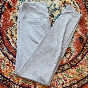 Light gray workout leggings.